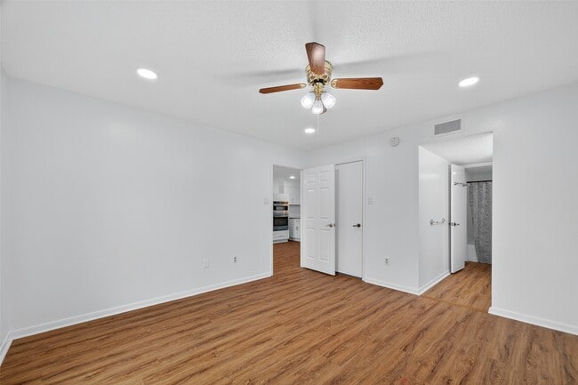 Building Photo - 1516 Bay Area Blvd Unit R4 Rental