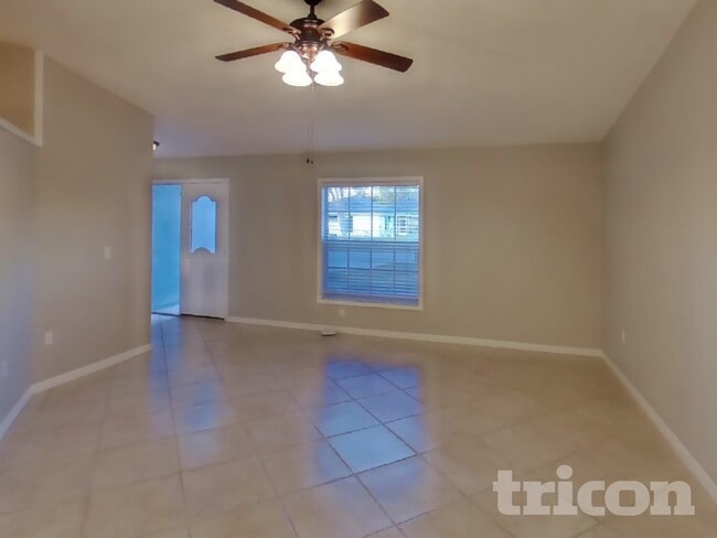 Photo - 1374 Godfrey Ave