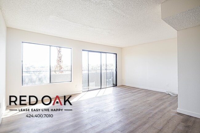 Photo - 11823 Victory Blvd Unidad 214