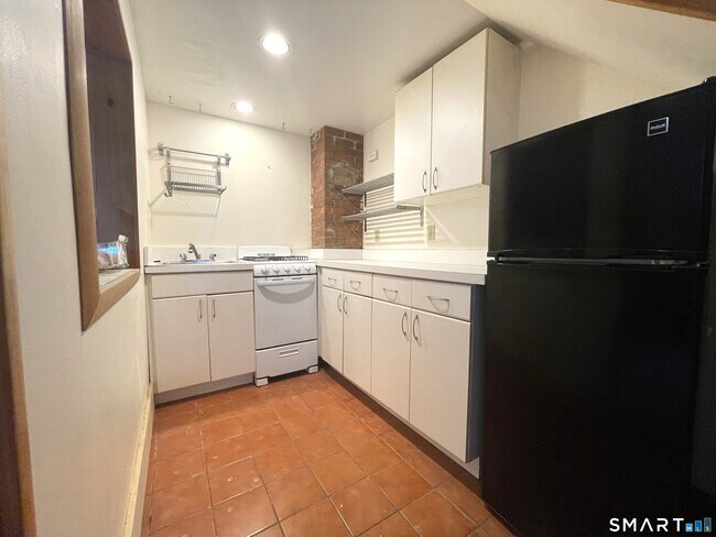 540 Whitney Ave Unit 4