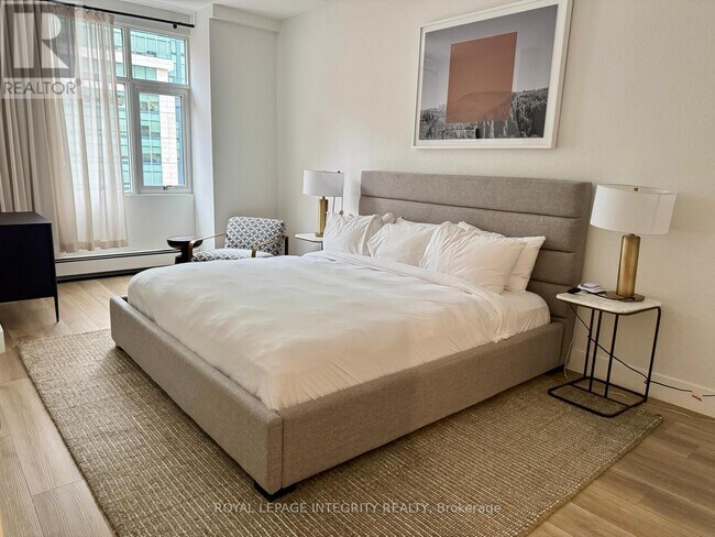 Photo - 161 Laurier Ave W Unité 717