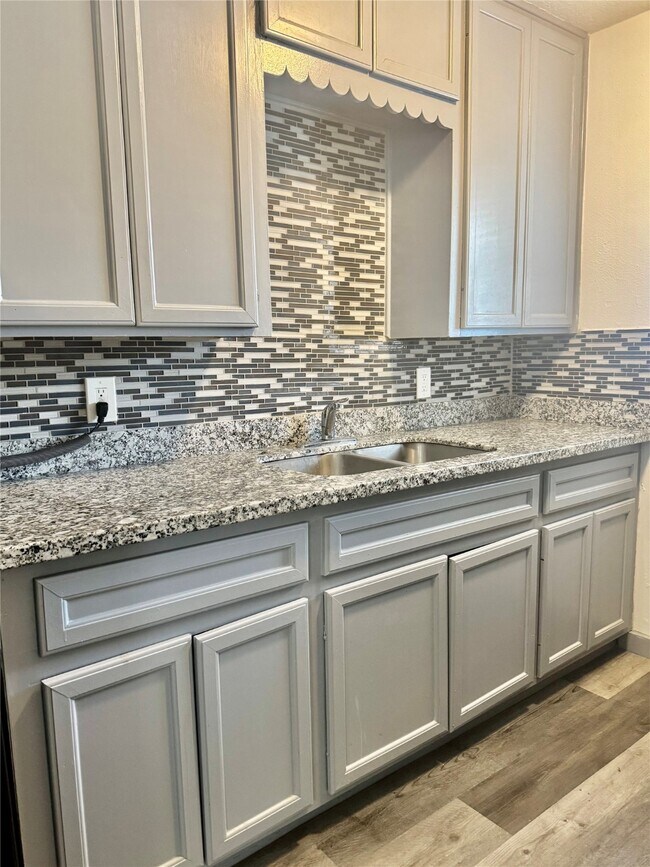 Photo - 1001 Spooner St Unidad C