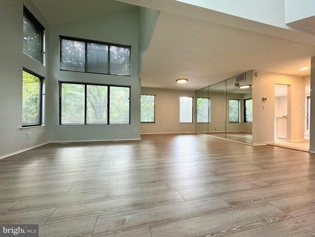 Photo - 104 Sayre Dr