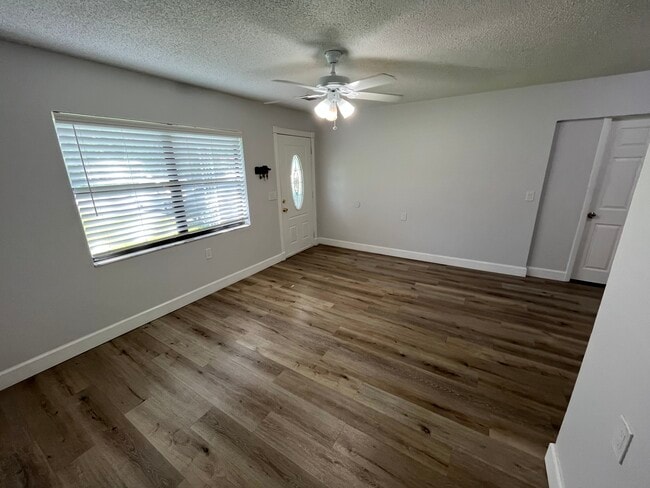 Licing room - 2111 Bonneville Dr