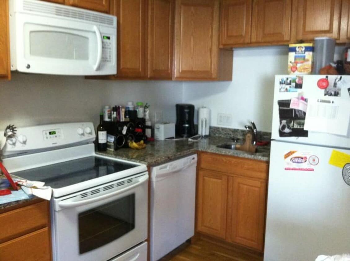 Huge, pet friendly unit near the Green Lin... - Huge, pet friendly unit near the Green Lin...