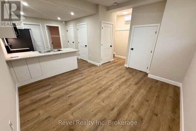 Photo - 675 Princess St