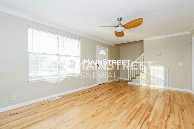 Photo - 3 Bedroom Pet-Friendly Home in Nashville, TN with Main Street Renewal
