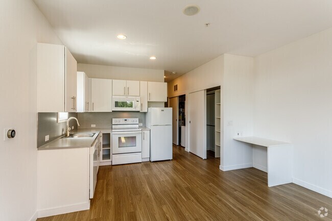 Studio - 390SF
