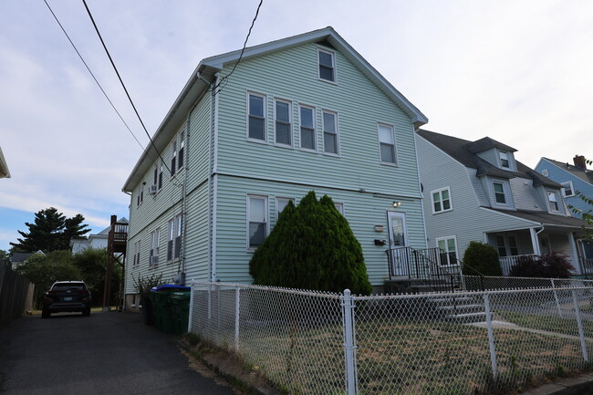 Building Photo - 12 2nd St Unit 2