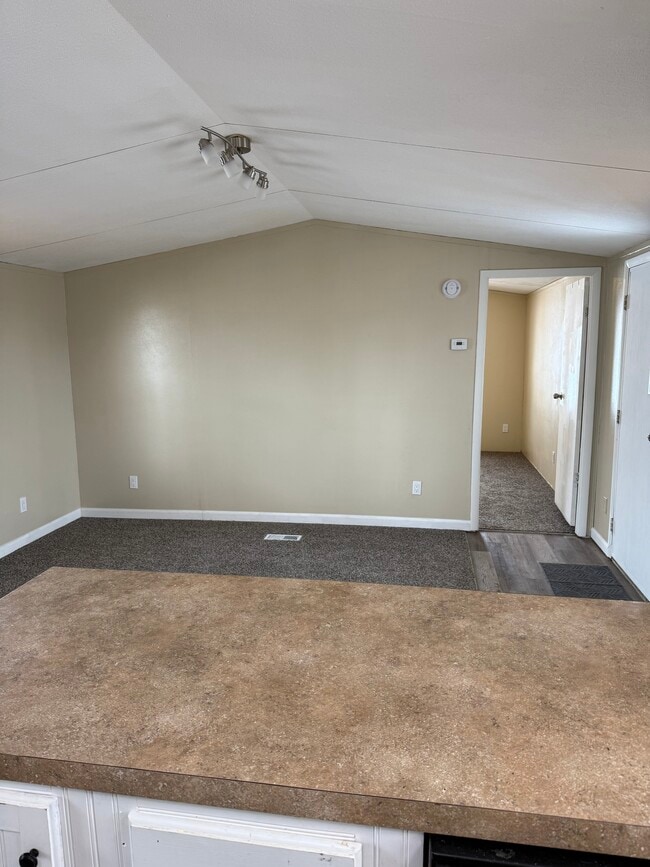 sala de estar - 953 N McCue St