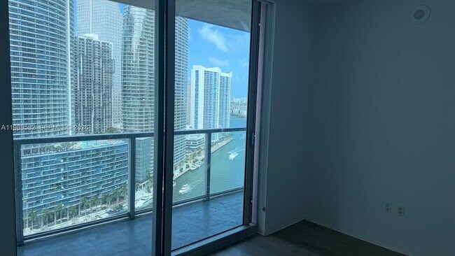 Photo - 500 Brickell Ave Unidad 3005