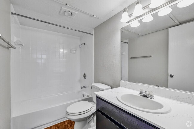 1BR, 1BA - 797SF - Bathroom