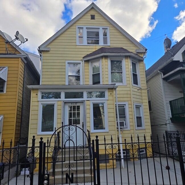 Building Photo - 4137 N Bernard St Unit 3