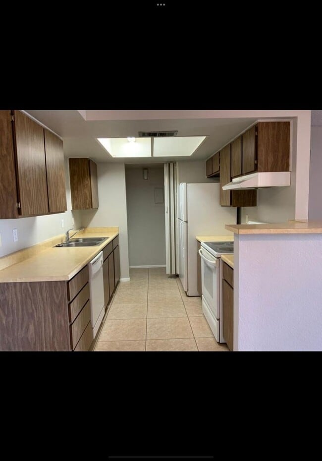 Building Photo - 4608 W Maryland Ave Rental