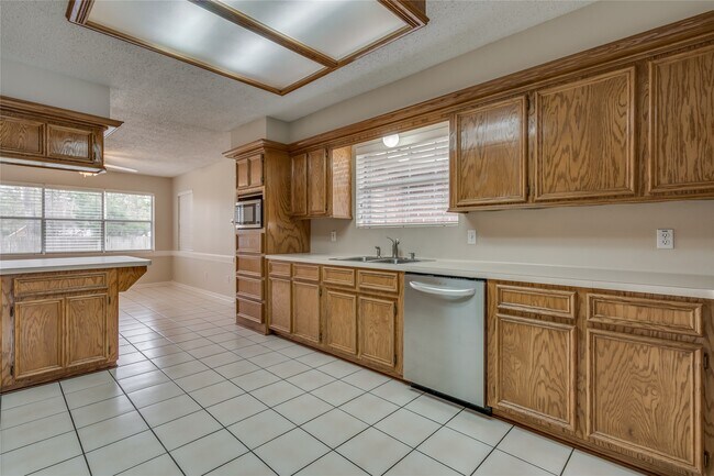 2460 Pebblebrook Cir