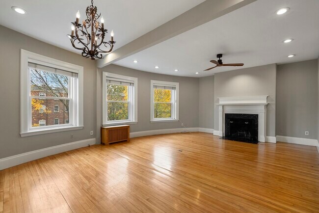 Building Photo - 1011 Beacon St Unit 4D