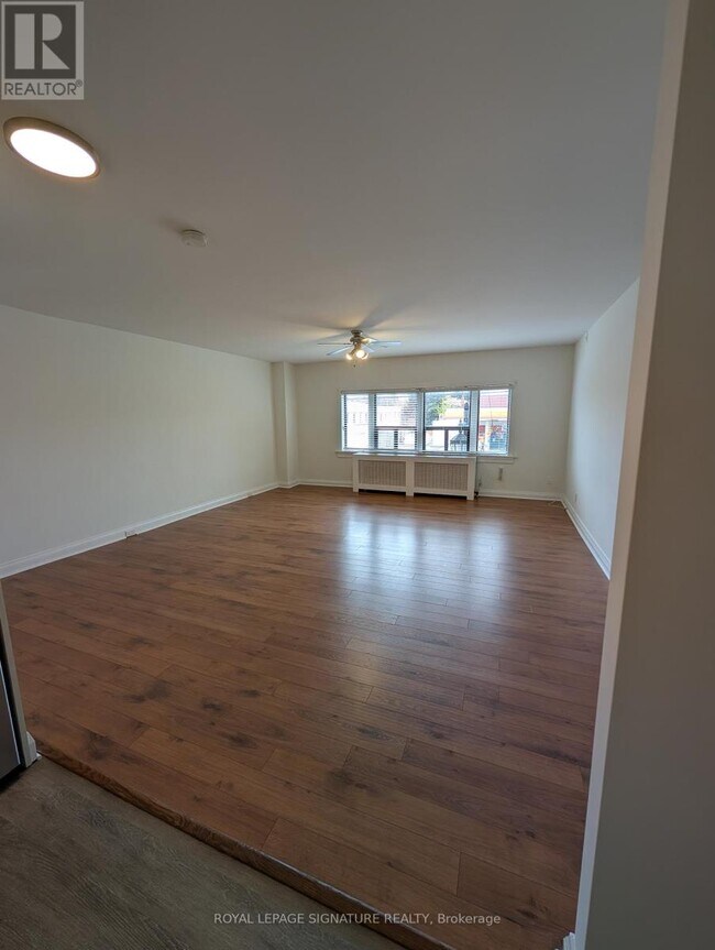 Photo - 2798 Lake Shore Blvd W