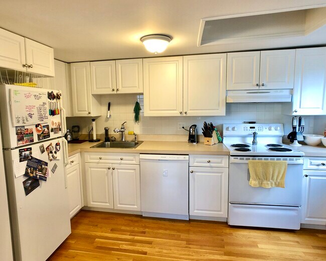 Photo - 592 Centre St Unit 1