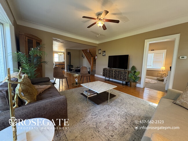 Photo - Spacious 4-Bedroom Detached Home with 15+ Parking Spaces – Niagara Falls