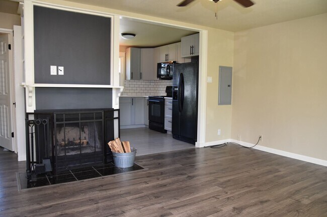 Photo - Steilacoom 2 Bed 1 Bath with Large Fenced in Backyard