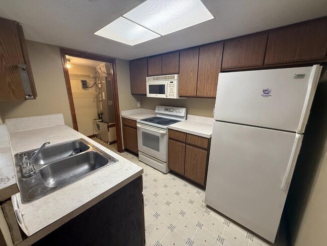 Photo - 5549 Cabot Dr N