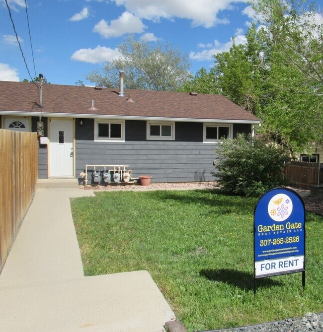 Building Photo - Cozy Duplex Close to WMC Rental