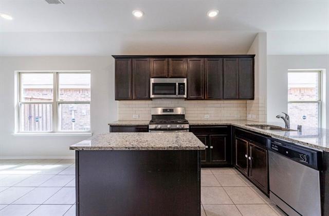 Photo - 1495 Acmite Ave