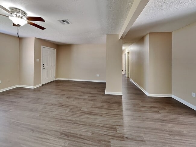 Photo - 407 Harold Ln