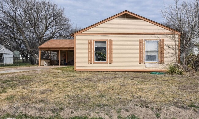 Photo - 903 W Kern Rd