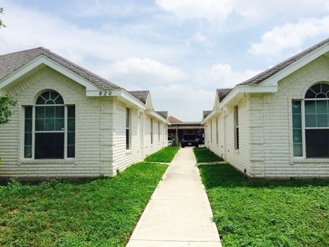 Photo - 820 N Cross Ln Unit 1