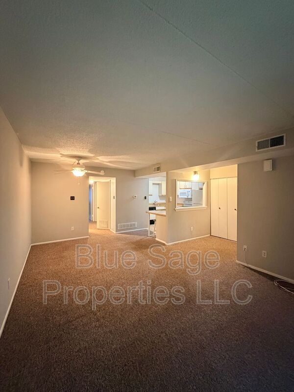 Photo - 768 Putnam Blvd
