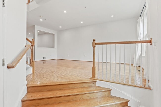 Photo - 20 Castle Garden Ct