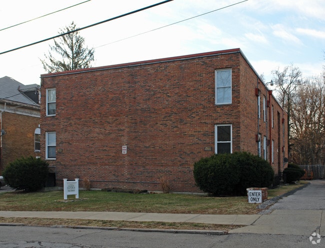 Photo - 911-913 Rogers Pl