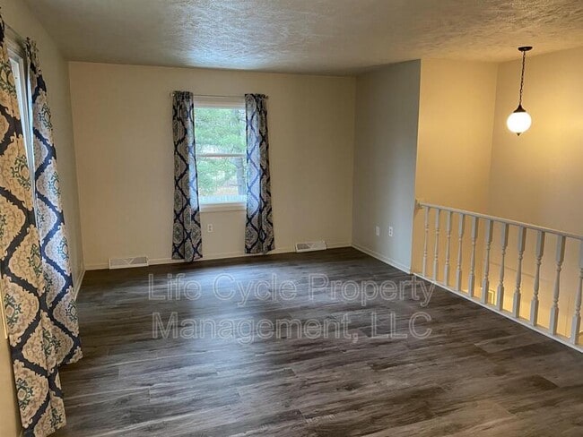 Photo - 998 52nd St SE