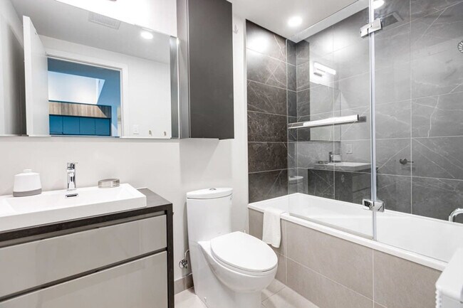 Photo - 1130 Rue Saint-Antoine O Unit FL24-ID1310913P