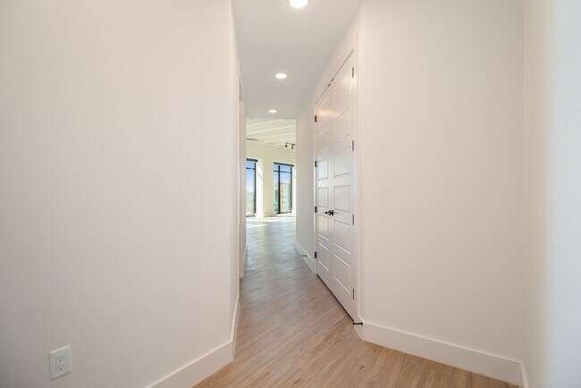 Photo - 1801 Smith St