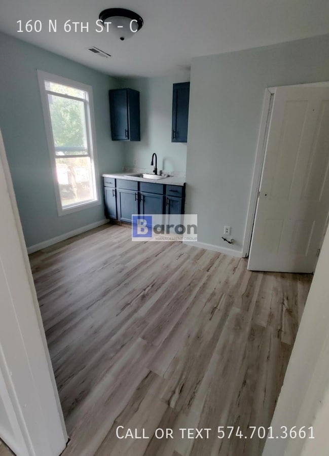 Building Photo - 160 N 6th St Unit C