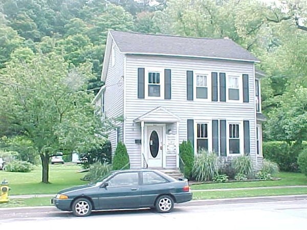 Building Photo - 282 Genesee St Unit #1 Rental