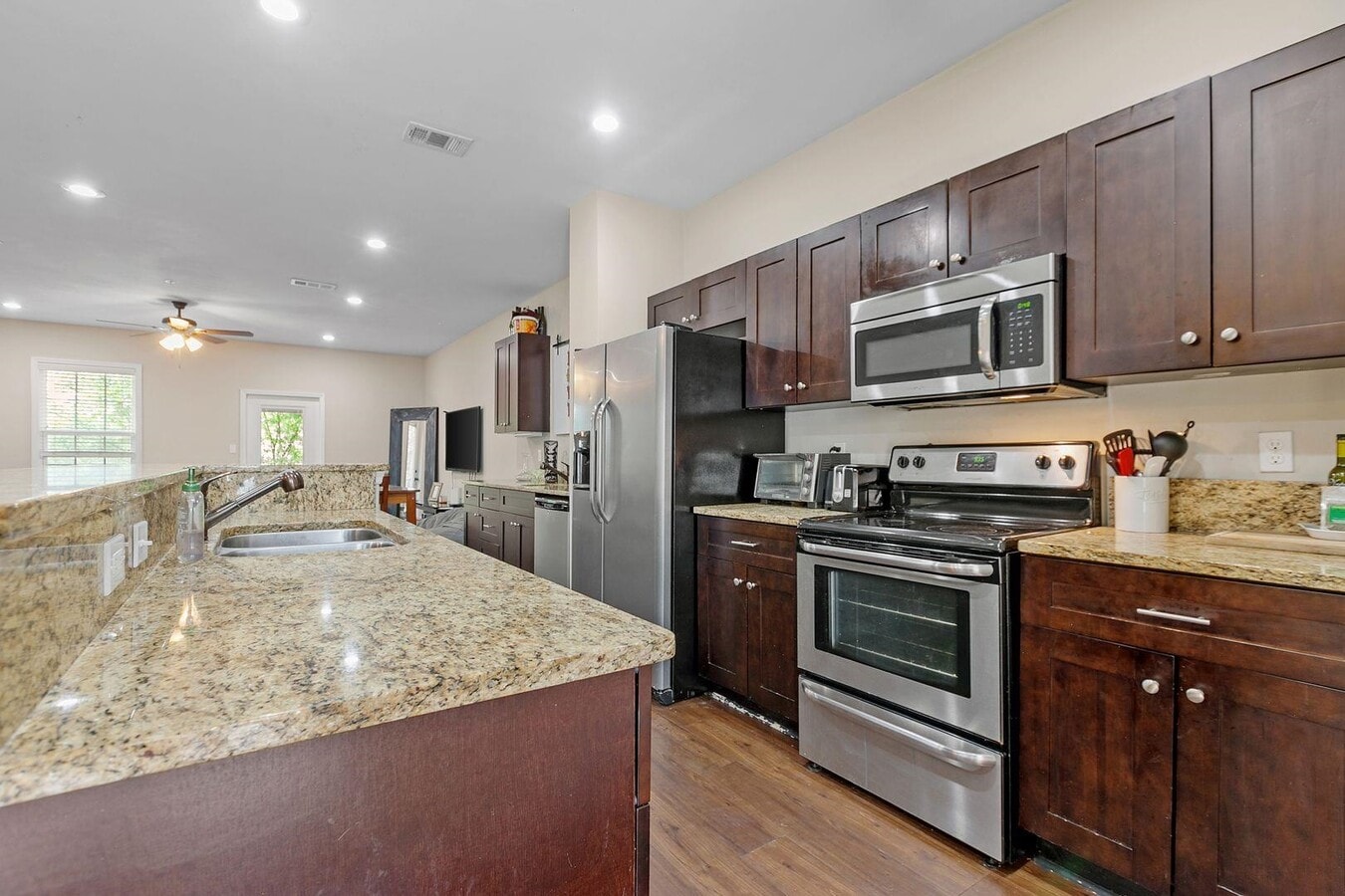 Photo - 1775 Belle Vue Way
