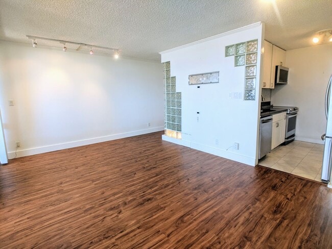 Photo - Sweeping Views from this partially furnished 1 Bed 1 Bath Condo w/ 1 Covered Parking Unidad 2403