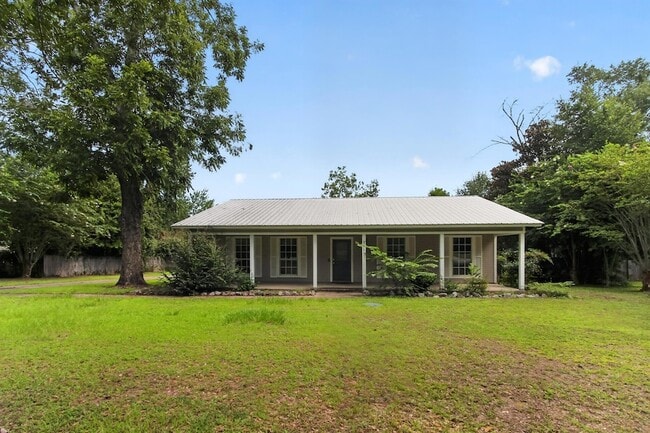 Building Photo - 3017 Airport Rd