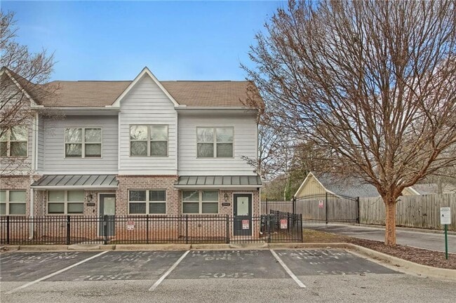 Photo - 2042 Bolton Rd NW