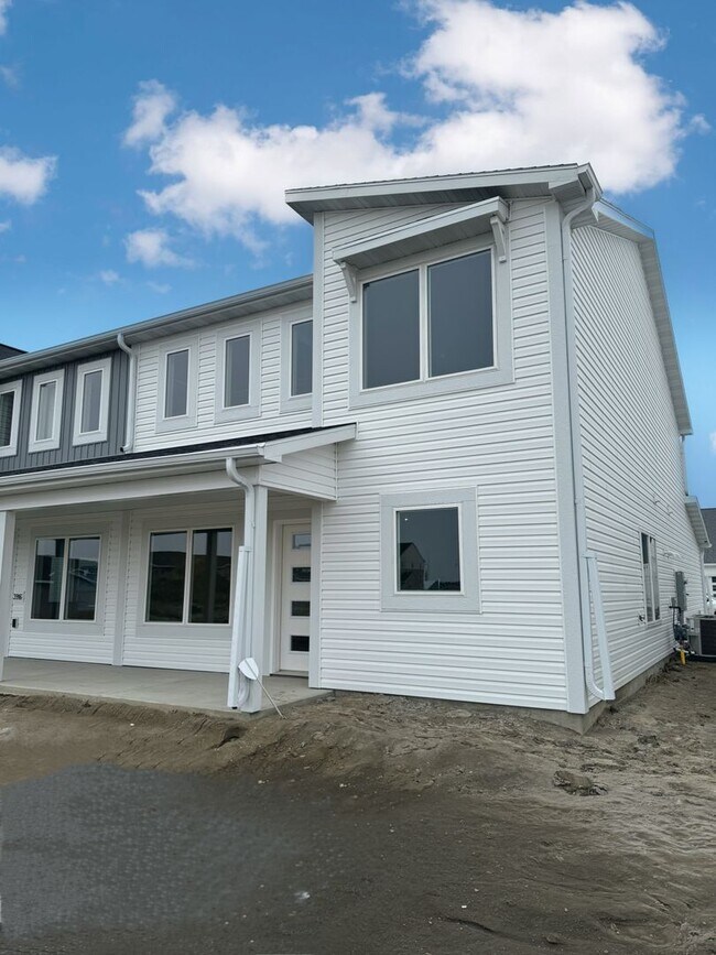 Exquisite 3Bedroom Home with Modern Elega... Townhome Rental in