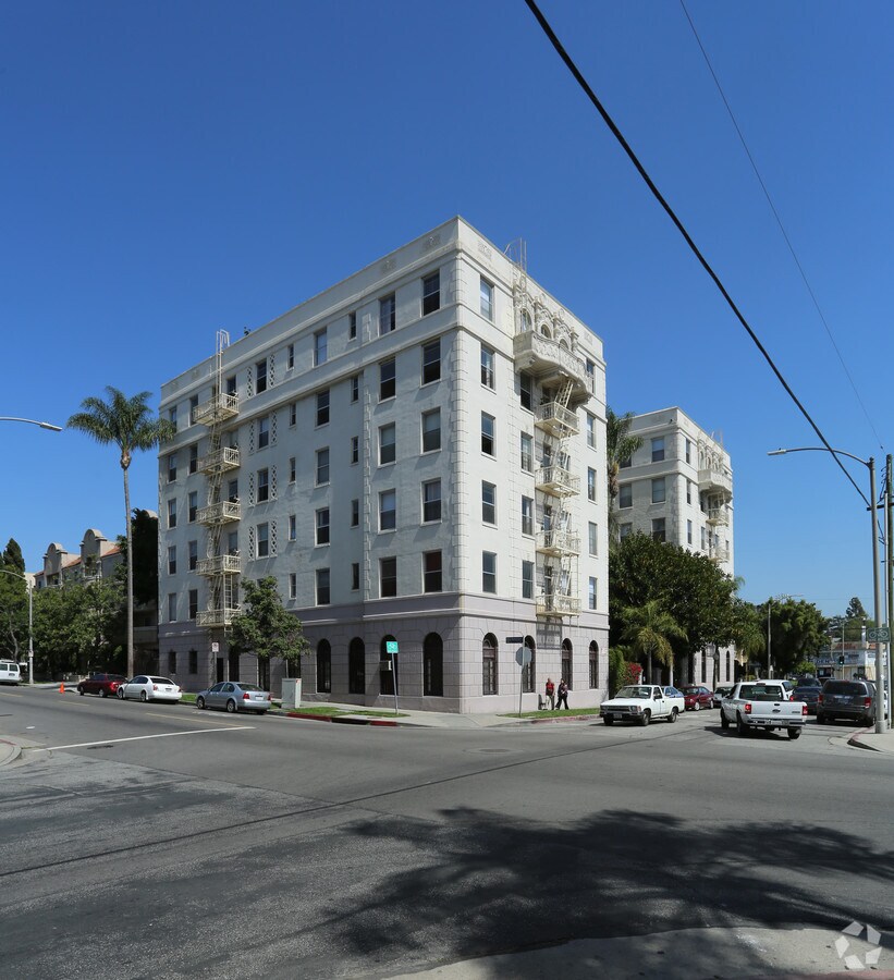 Park Lane Apartments - Park Lane Apartments