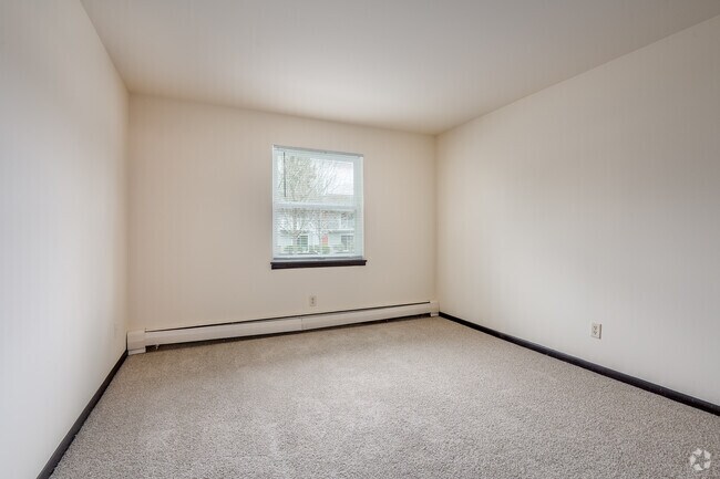 1BR, 1BA - 695SF - Bedroom