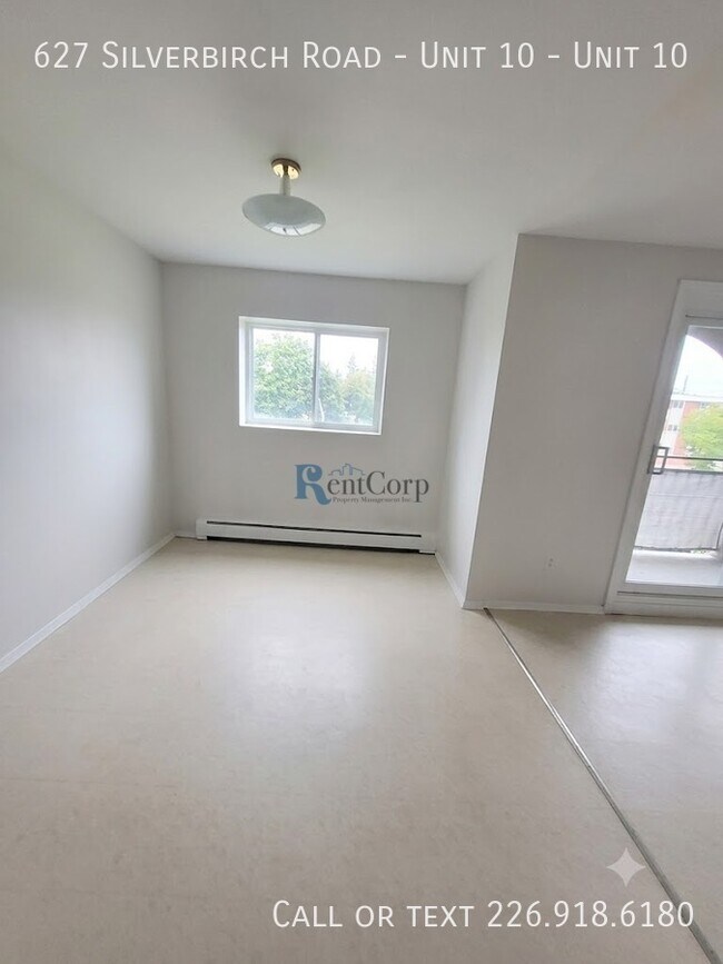 Photo - 627 Silverbirch Rd