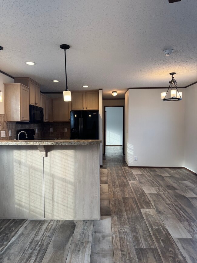 Photo - 2372 Maple Dr