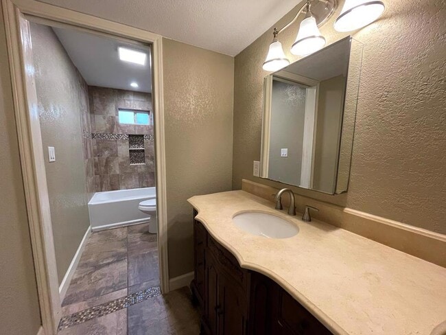 Photo - 809 Laurel Ln