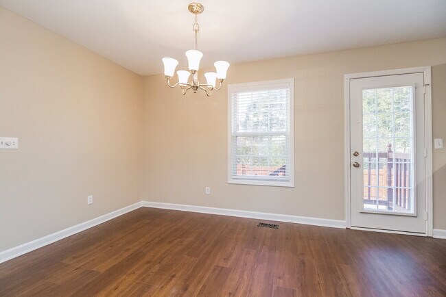 Photo - 304 Acorn Ct