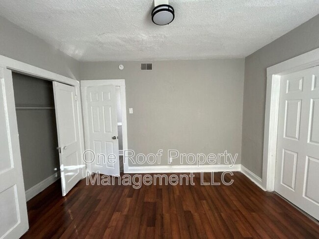 Photo - 3224-3226 E 8th St. Unidad 1W